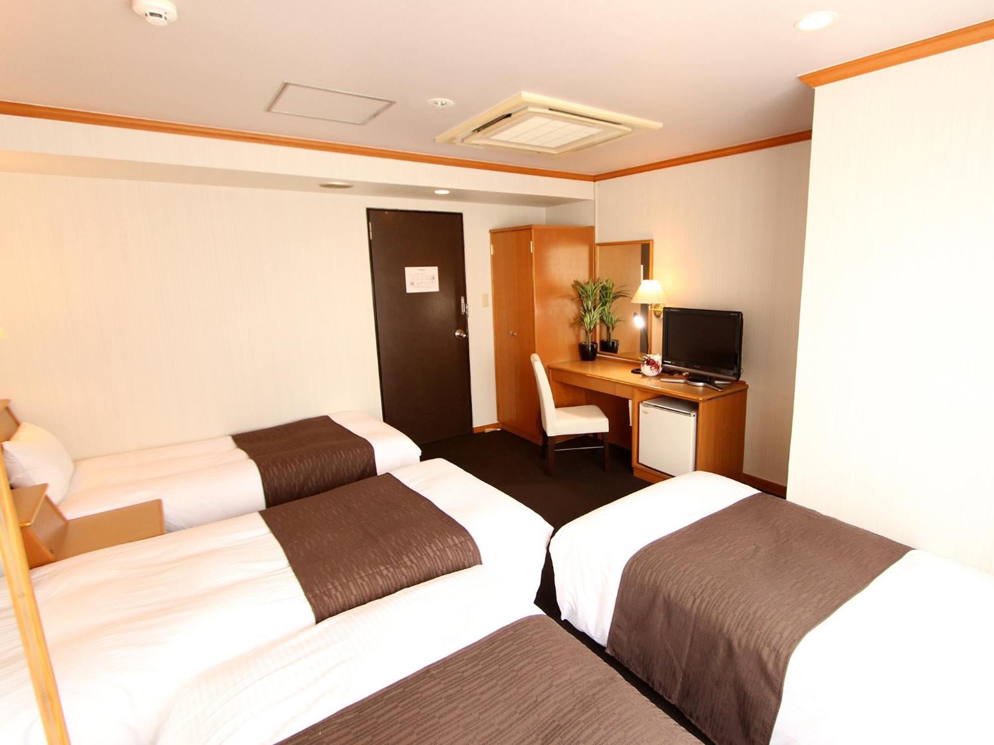 Hotel Livemax Budget Naha Tomarikou Стая снимка