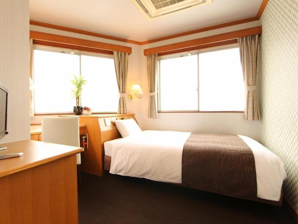 Hotel Livemax Budget Naha Tomarikou Екстериор снимка
