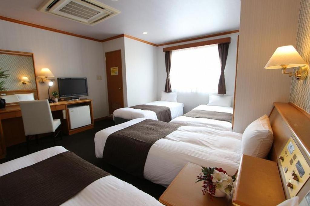 Hotel Livemax Budget Naha Tomarikou Екстериор снимка